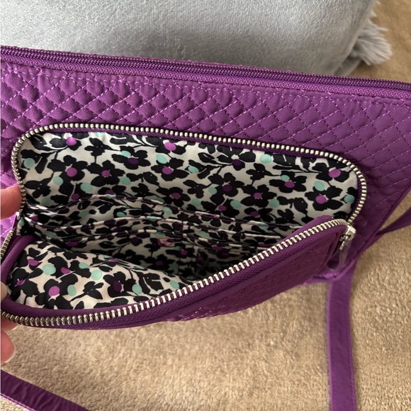 Vera Bradley EUC shoulder bag  with bag 4 key rings 
See all pictures - Picture 9 of 10